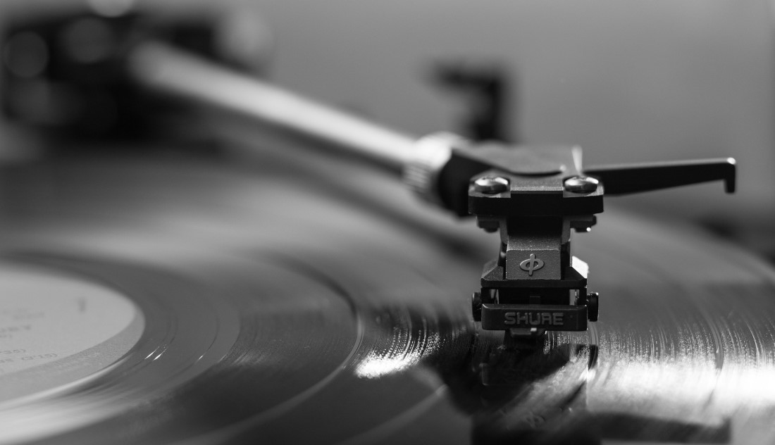 record player black and white 