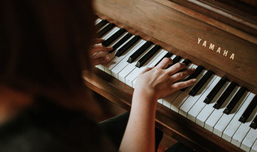 girl playing the piano